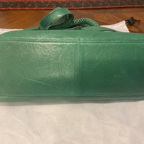 Latico Roam crossbody - Picture 6 of 8